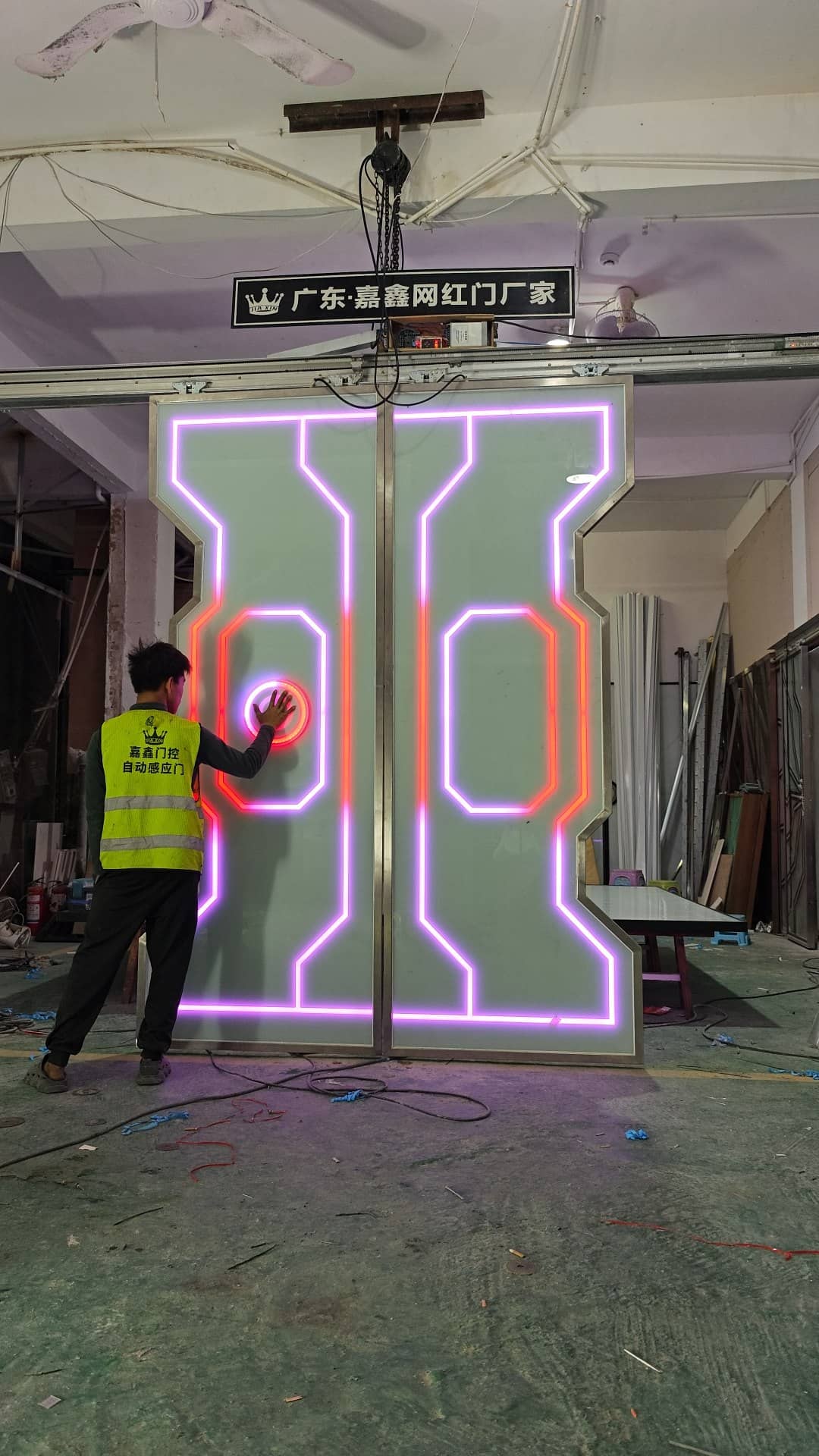 LED镀锌板 网红门玻璃