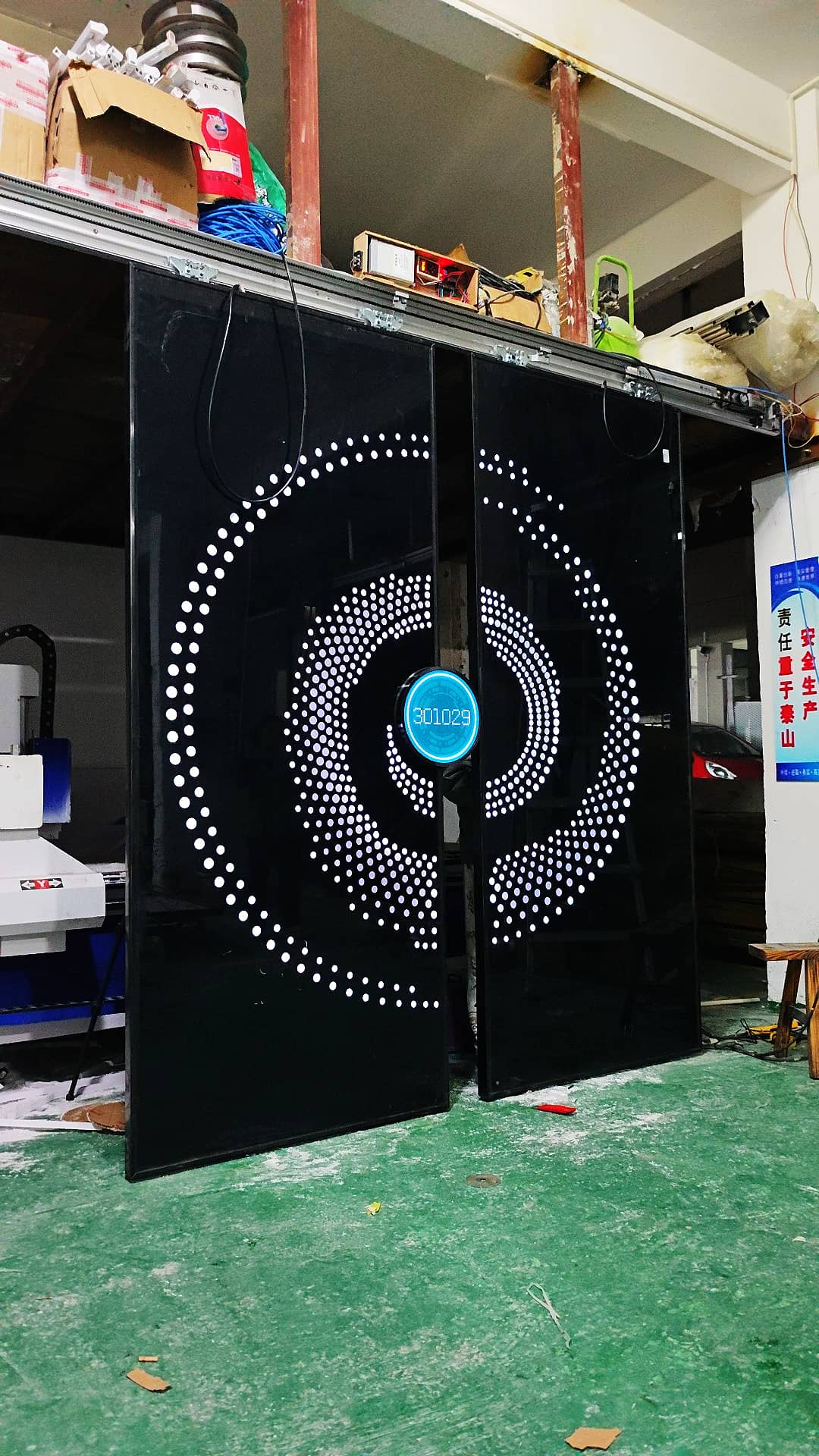 镀锌板 网红门奇特的视觉特色玻璃